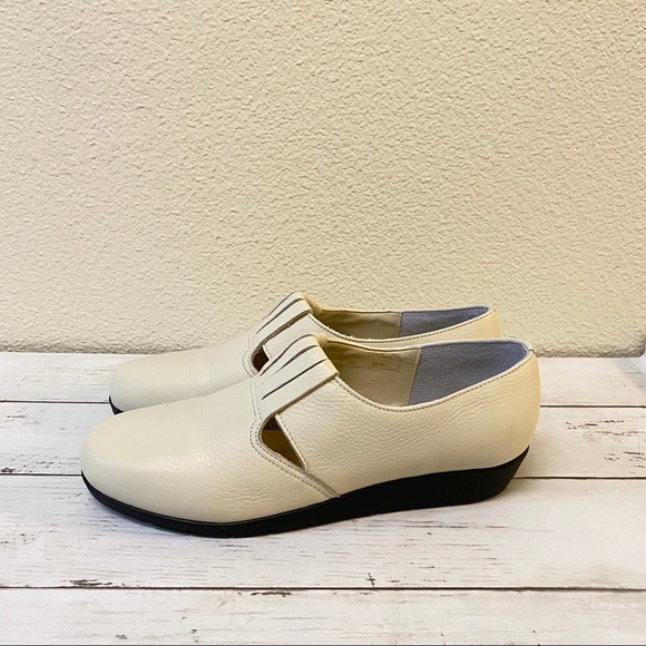[EUC] I love comfort flat slip-on shoes - Picture 2 of 8